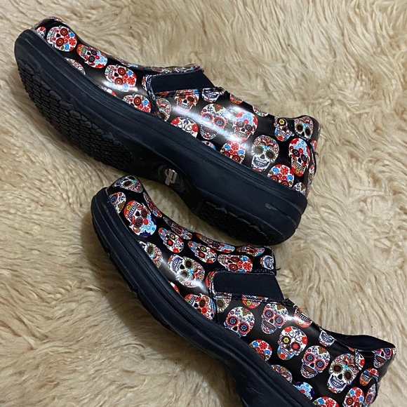 Easy Street clogs - Picture 2 of 5